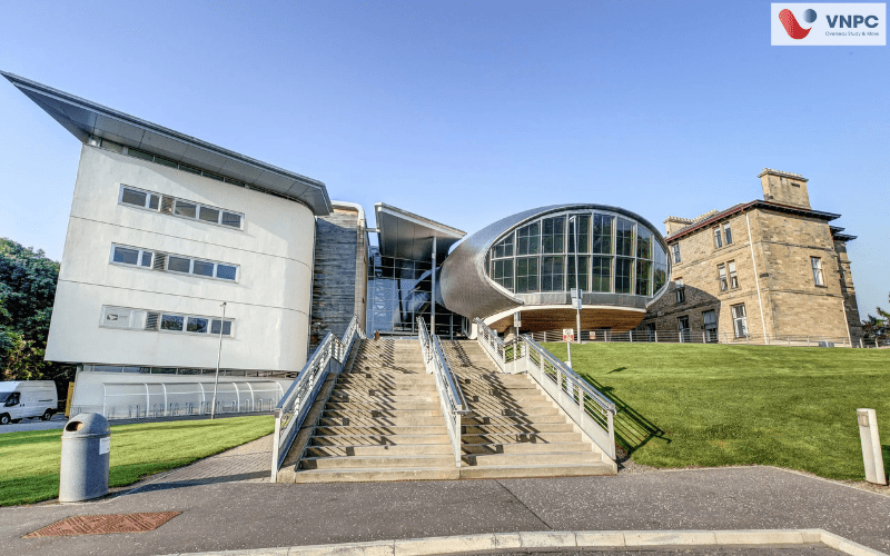 Trường Edinburgh Napier University Anh: Điều kiện, học phí, học bổng
